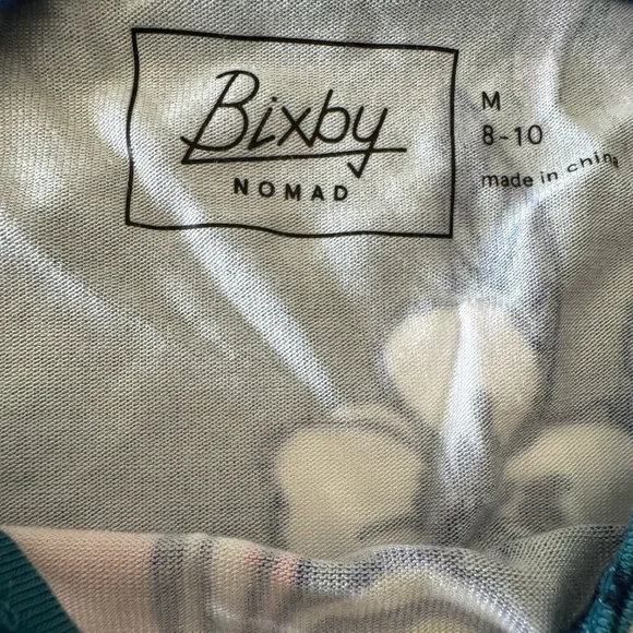 NWT Bixby Nomad floral crisscross back tank top sleeveless tshirt Size M 8-10 - Picture 4 of 4